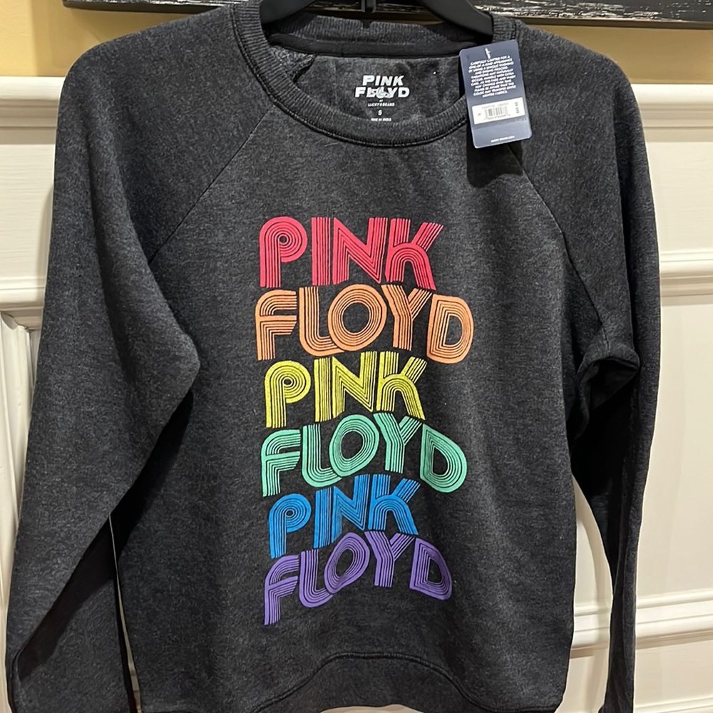 Sweat shirt.